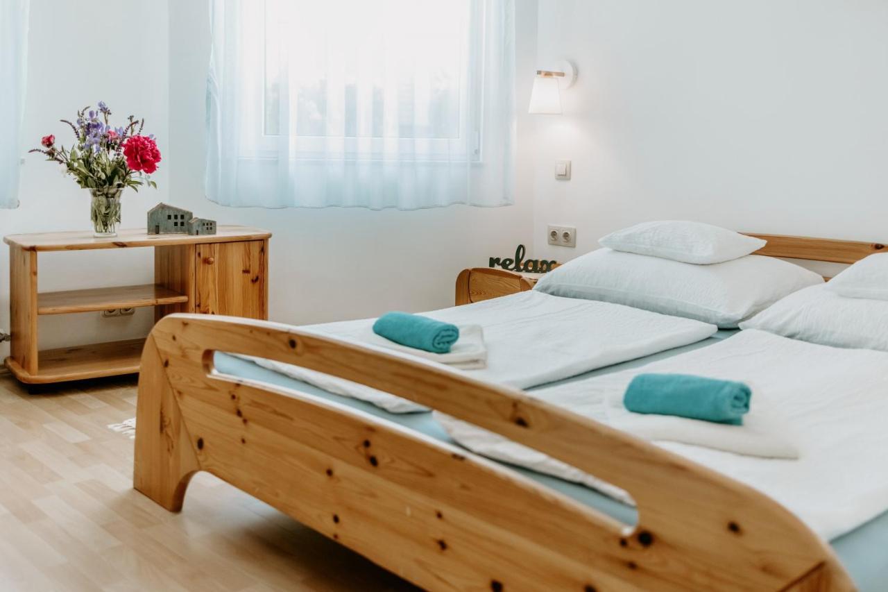 Kek Vendeghaz Family Resort Gyenesdias Ngoại thất bức ảnh