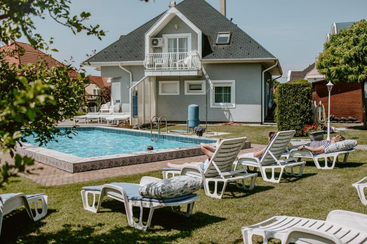 Kek Vendeghaz Family Resort Gyenesdias Ngoại thất bức ảnh