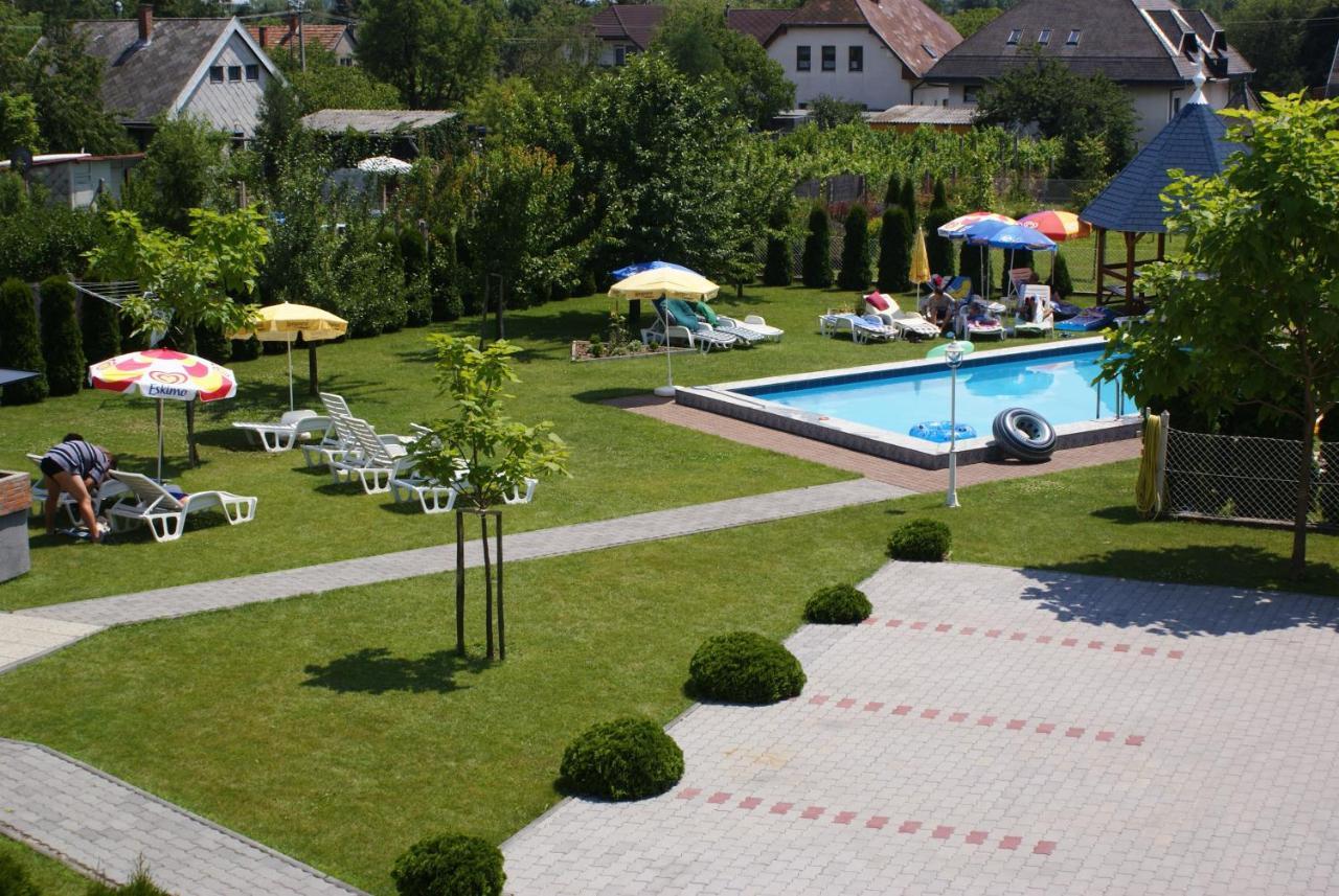Kek Vendeghaz Family Resort Gyenesdias Ngoại thất bức ảnh