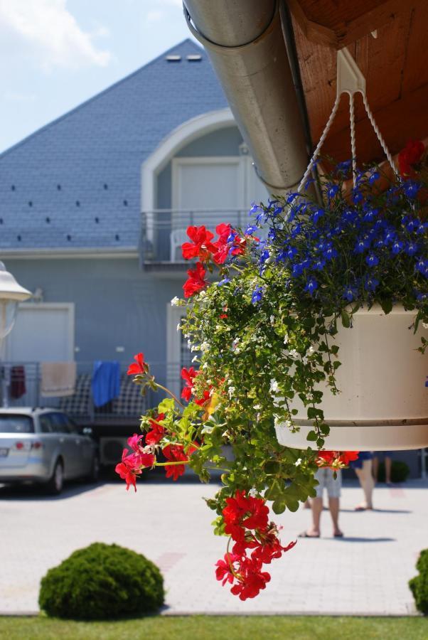 Kek Vendeghaz Family Resort Gyenesdias Ngoại thất bức ảnh
