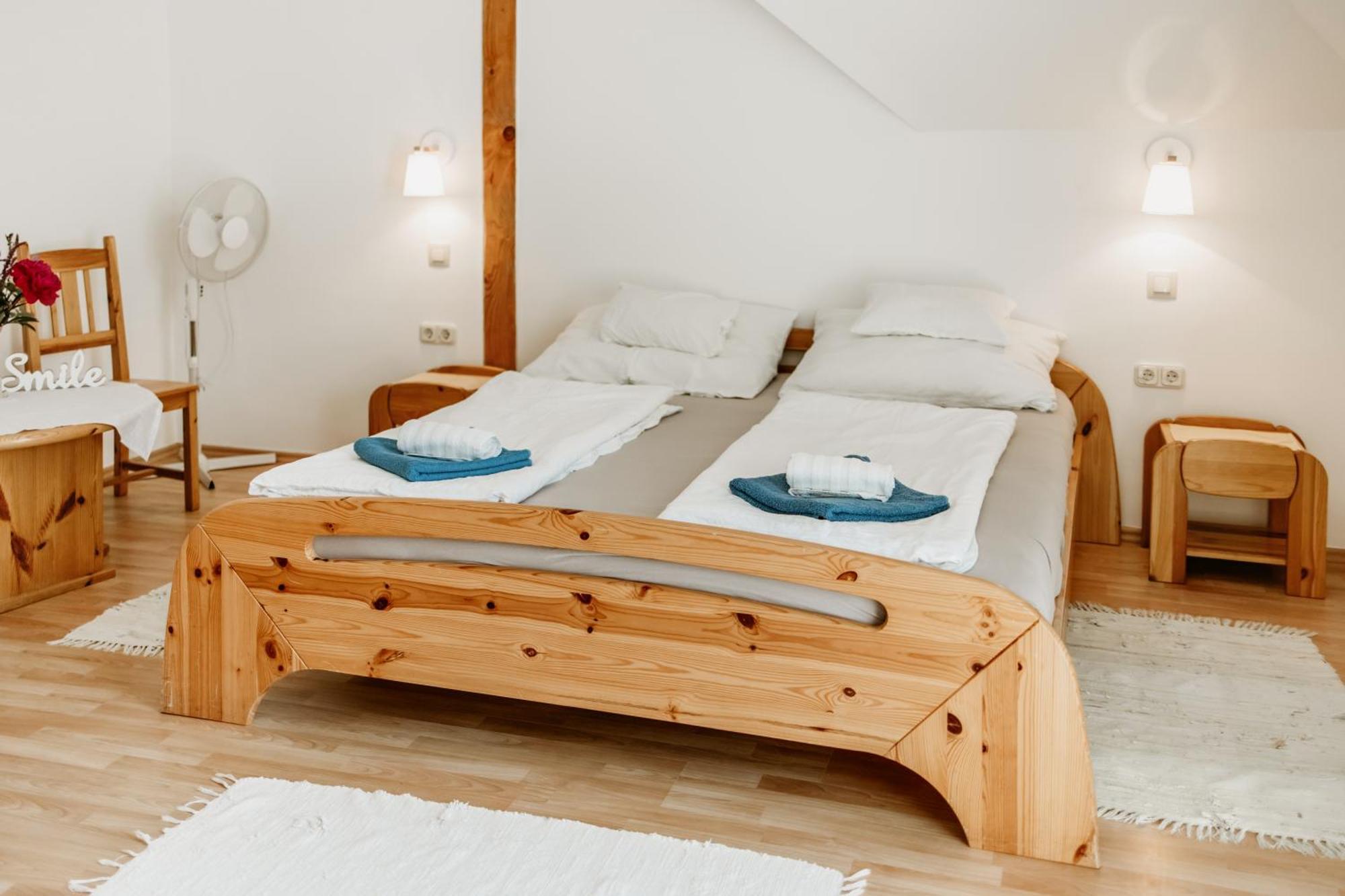Kek Vendeghaz Family Resort Gyenesdias Ngoại thất bức ảnh